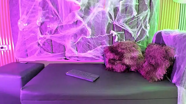 Rowan Mills online show from 7, 10, 2025