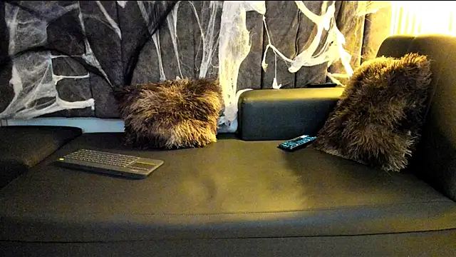 Rowan Mills online show from 28, 10, 2025