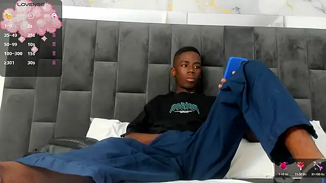 Snapshot of Alan_blacke chatting on 9, 10, 2025 Alan blacke online show from 9, 10, 2025