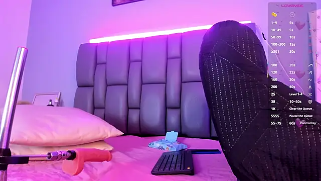 Niicolle Evanss online show from 22, 9, 2025