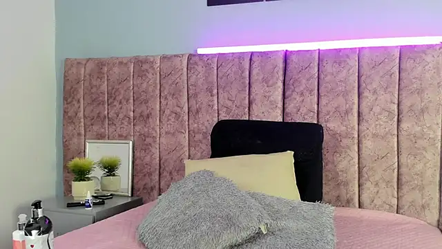 Niicolle Evanss online show from 19, 11, 2025