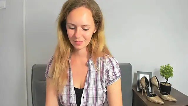 Snapshot of LyraHotty chatting on 26, 9, 2025 LyraHotty online show from 26, 9, 2025