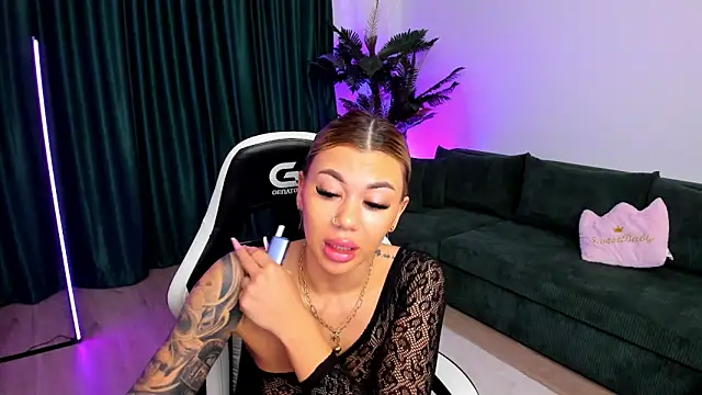 Snapshot of xPuka chatting on 4, 2, 2026 xPuka online show from 4, 2, 2026