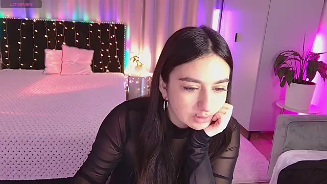 Snapshot of Lola_Sparks chatting on 23, 9, 2025 Lola Sparks online show from 23, 9, 2025