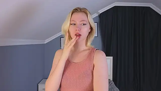 Snapshot of Violet_Willis chatting on 2, 10, 2025 Violet Willis online show from 2, 10, 2025