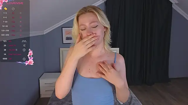 Snapshot of Violet_Willis chatting on 3, 10, 2025 Violet Willis online show from 3, 10, 2025