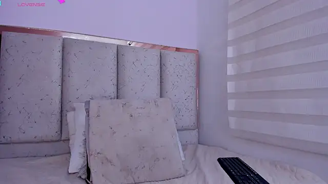 Snapshot of violeta_olsen chatting on 18, 1, 2026 violeta olsen online show from 18, 1, 2026