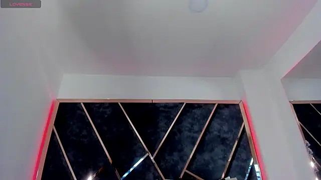 SusanaHenao online show from 8, 9, 2025