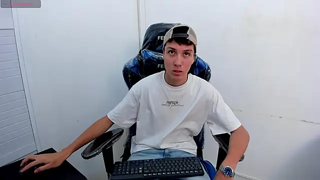 Snapshot of LittleDanny_ chatting on 9, 2, 2026 LittleDanny online show from 9, 2, 2026