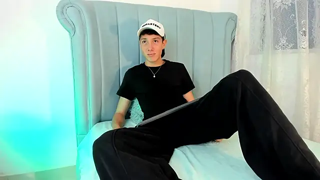 Snapshot of LittleDanny_ chatting on 10, 2, 2026 LittleDanny online show from 10, 2, 2026