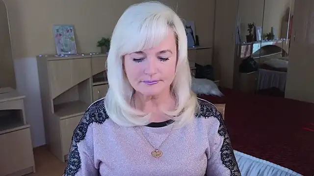 Snapshot of Vina_Vision chatting on 7, 10, 2025 Vina Vision online show from 7, 10, 2025