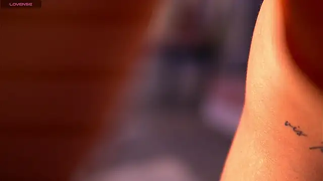 ElaraShine online show from 5, 12, 2025