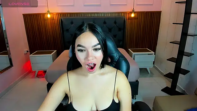 Snapshot of MOLLYSPENCER1 chatting on 27, 5, 2026 MOLLYSPENCER1 online show from 27, 5, 2026