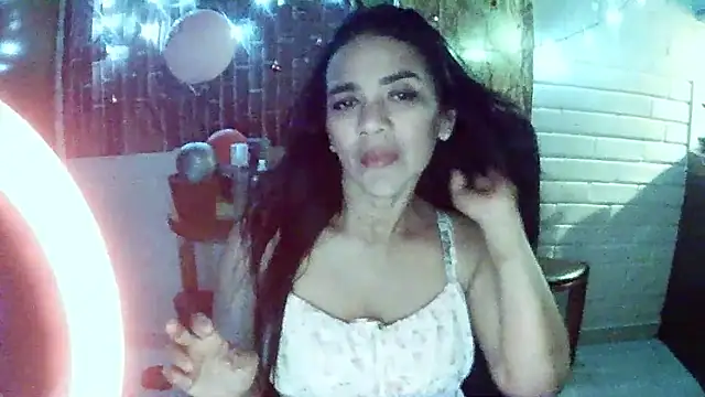 MiiaVelasquez online show from 17, 12, 2025