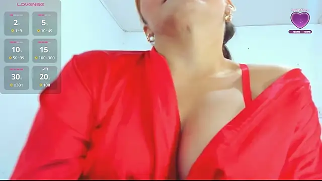 Snapshot of woman_rosse chatting on 28, 11, 2025 woman rosse online show from 28, 11, 2025