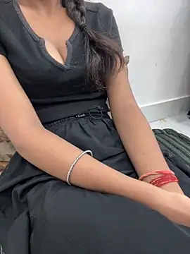 Snapshot of cute_parii_ chatting on 1, 10, 2025 cute parii  online show from 1, 10, 2025