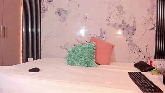 Mia Duarte1 online show from 17, 1, 2026