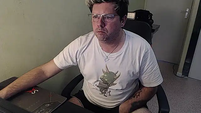 Snapshot of blueandwhite1 chatting on 17, 1, 2025 blueandwhite1 online show from 17, 1, 2025