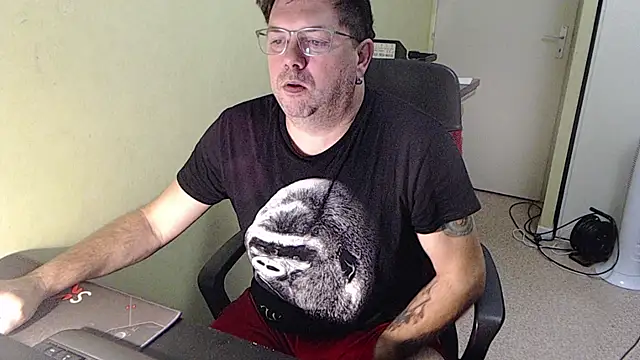 Snapshot of blueandwhite1 chatting on 1, 11, 2025 blueandwhite1 online show from 1, 11, 2025