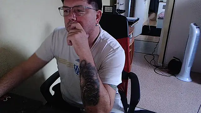 Snapshot of blueandwhite1 chatting on 6, 11, 2025 blueandwhite1 online show from 6, 11, 2025