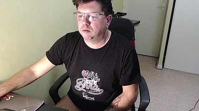 Snapshot of blueandwhite1 chatting on 20, 11, 2025 blueandwhite1 online show from 20, 11, 2025