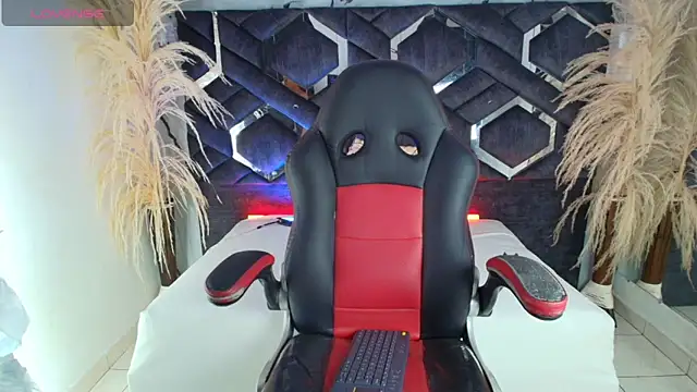 Zoe-Johnson  online show from 6, 11, 2025