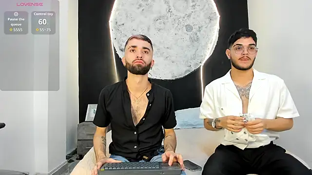 Snapshot of marcoAndMathew chatting on 16, 10, 2025 marcoAndMathew online show from 16, 10, 2025
