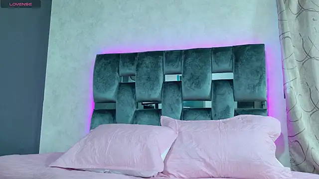 Luna sophya online show from 2, 10, 2025