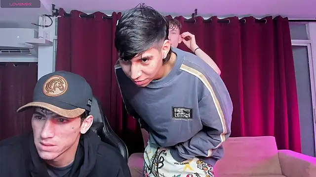 Handsomeboyss19 online show from 4, 10, 2025