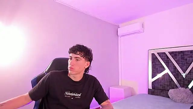 Handsomeboyss19 online show from 10, 2, 2026