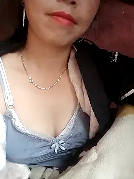 Snapshot of hera-00 chatting on 8, 11, 2025 hera-00 online show from 8, 11, 2025