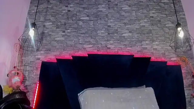 Emily Brown18 online show from 16, 4, 2026