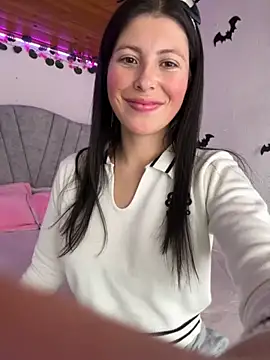 Mia salinass online show from 30, 10, 2025