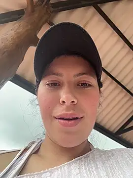 Mia salinass online show from 5, 7, 2026
