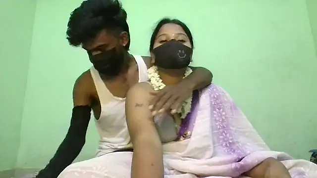 Snapshot of Shneeha_le chatting on 15, 10, 2025 Shneeha le online show from 15, 10, 2025