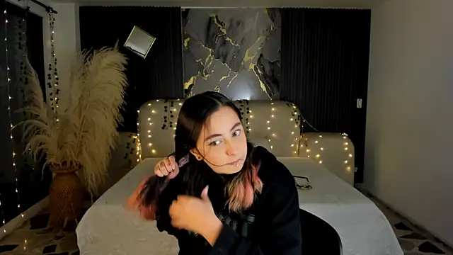 SarahCastro1  online show from 7, 1, 2026