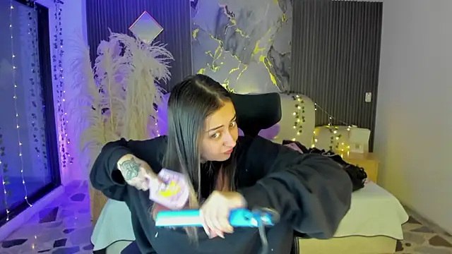 SarahCastro1  online show from 7, 2, 2026