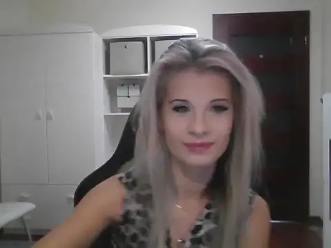 KristineGlow online show from 8, 10, 2025