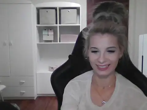 KristineGlow online show from 10, 10, 2025