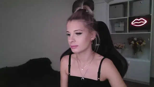 KristineGlow online show from 13, 10, 2025