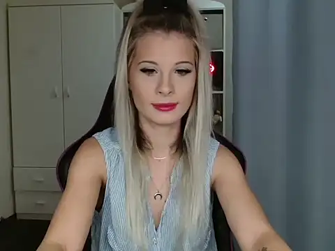 KristineGlow online show from 17, 10, 2025