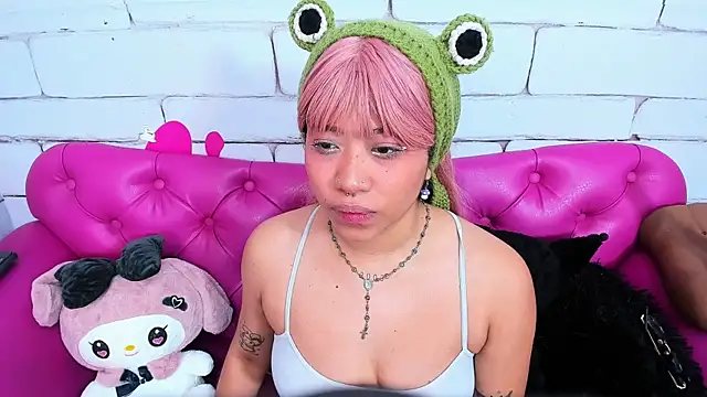 SafiroAgataaa online show from 3, 10, 2025