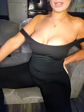 KissMeKylie online show from 17, 12, 2025