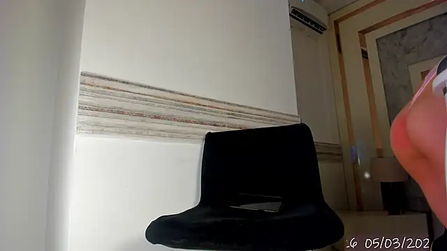 Snapshot of Ariel_Versace chatting on 5, 3, 2026 Ariel Versace online show from 5, 3, 2026