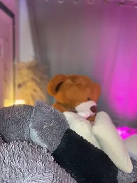 Emiily Moore1 online show from 23, 12, 2025