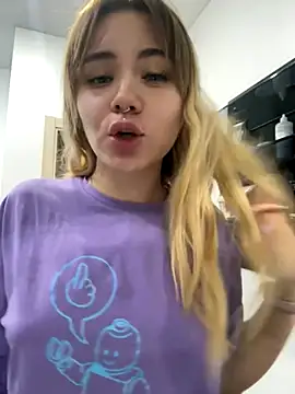 LunaMillie online show from 25, 10, 2025