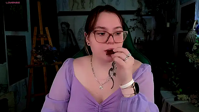 Snapshot of KatrinClark chatting on 8, 9, 2025 KatrinClark online show from 8, 9, 2025