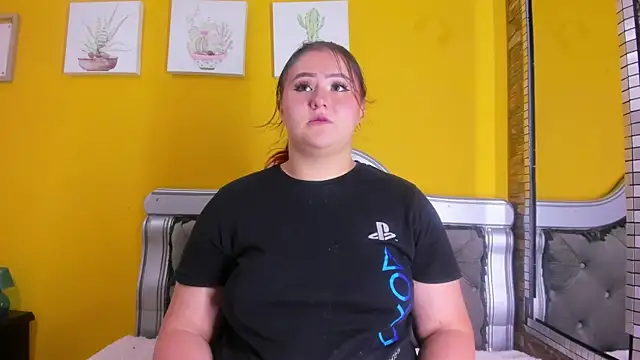Miiafoox online show from 10, 9, 2025