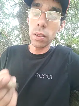 Snapshot of Dedede32 chatting on 3, 11, 2025 Dedede32 online show from 3, 11, 2025