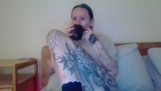 Snapshot of liltiddygoffwaifu chatting on 21, 10, 2025 liltiddygoffwaifu online show from 21, 10, 2025